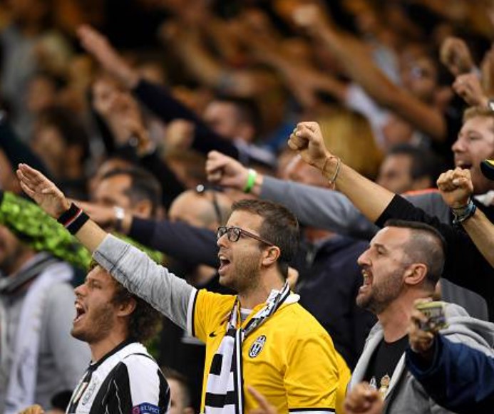 Sepak bola sebagai “agama” dan radikalisme di dalamnya